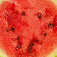textura de melancia vermelha madura com sementes, carne suculenta foto