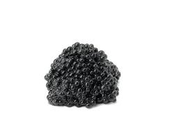 pilha de caviar fresco de paddlefish preto sobre fundo branco isolado, delicadeza foto