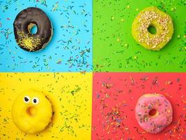 rosquinhas diferentes redondas com granulado em um fundo multicolorido brilhante foto