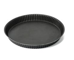 forma de bolo antiaderente redonda preta vazia isolada no fundo branco foto