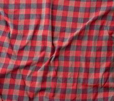 tecido xadrez vermelho para costurar várias roupas com ondas foto