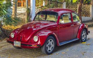 puerto escondido oaxaca méxico 2022 vários carros tunados coloridos e carros antigos clássicos no méxico. foto