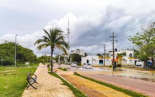 playa del carmen quintana roo méxico 2021 estrada de rua típica e paisagem urbana de playa del carmen méxico. foto