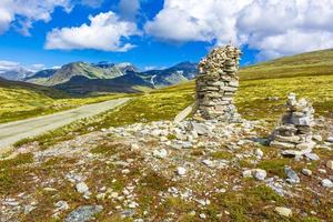 bela montanha e paisagem paisagem natureza parque nacional rondane noruega. foto