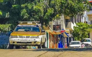 puerto escondido oaxaca méxico 2022 estrada movimentada rua dirigindo carros engarrafamento puerto escondido méxico. foto