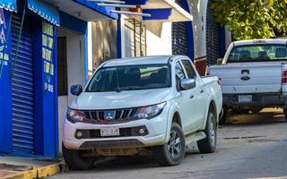 puerto escondido oaxaca méxico 2022 várias picapes mexicanas carros 4x4 veículos off-road méxico. foto