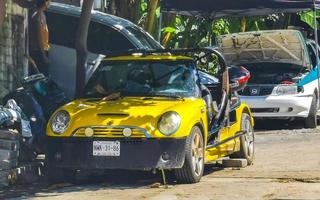 puerto escondido oaxaca méxico 2022 vários carros coloridos sintonizados e carros antigos clássicos do méxico. foto