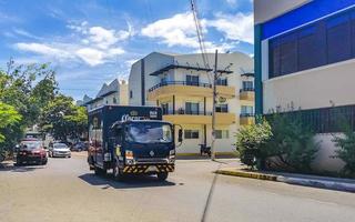 playa del carmen quintana roo méxico 2021 corona cerveja caminhões transportadores vans carros de entrega no méxico. foto