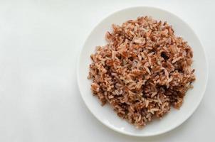 arroz integral cozido em chapa branca foto