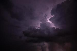céu tempestuoso dramático foto