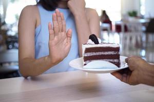 recusar-se a comer alimentos que contenham gordura trans. foto