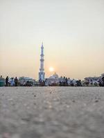 foto grátis pôr do sol com mesquita muçulmana