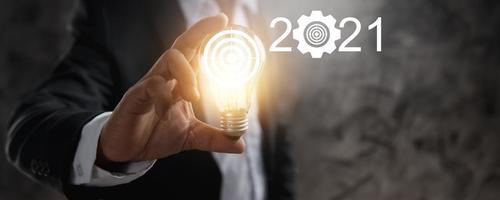 2021 inovação e conceito de ideia foto