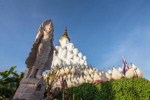 monumento em wat phra aquele pha son kaeo foto