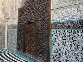 al-attarine madrasa em fez, marrocos foto