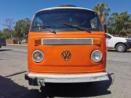 puerto escondido oaxaca méxico 2023 vários microônibus vans transportadores veículos carros em puerto escondido méxico. foto