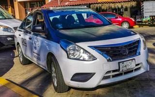 puerto escondido oaxaca méxico 2022 carro de táxi colorido verde em puerto escondido méxico. foto