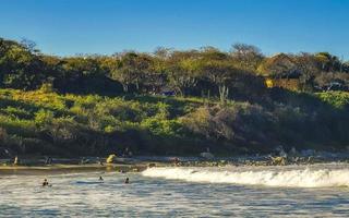 puerto escondido oaxaca méxico 2023 ondas enormes e enormes para surfistas praia la punta zicatela méxico. foto