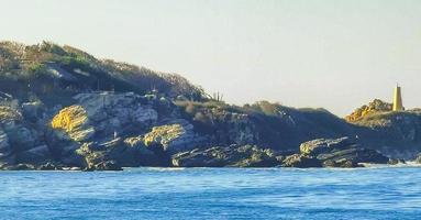 ondas de surfistas extremamente enormes praia la punta zicatela méxico. foto