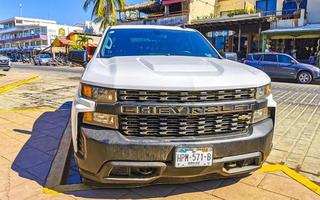 puerto escondido oaxaca méxico 2023 várias picapes mexicanas carros 4x4 veículos off-road méxico. foto