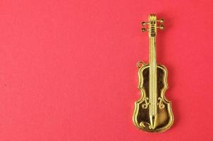 miniatura de violino de ouro foto