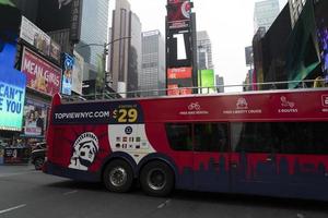 nova york - eua 4 de maio de 2019 - times square cheio de pessoas foto