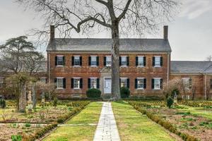 chatham manor, uma casa em estilo georgiano concluída em 1771 às margens do rio rappahannock no condado de stafford, virgínia, em frente a fredericksburg. foto