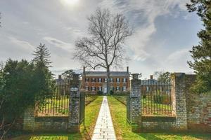 chatham manor, uma casa em estilo georgiano concluída em 1771 às margens do rio rappahannock no condado de stafford, virgínia, em frente a fredericksburg. foto