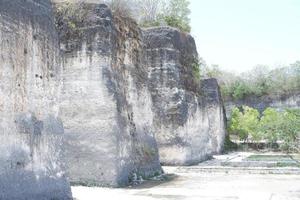 vista panorâmica de belas falésias como pano de fundo foto