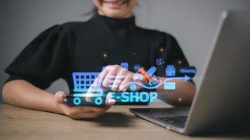 e-shop, e-commerce adiciona ao carrinho conceito de internet de tecnologia de negócios de compras on-line. foto