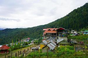 alguma casa e homestay em sillery gaon com vista para a montanha foto