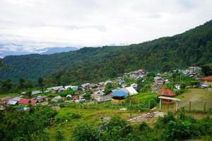 bela vista verde de sillery gaon, uma aldeia montanhosa inusitada de kalimpong, norte de bengala foto