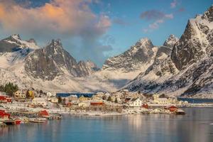 bela paisagem natural de lofoten na noruega foto