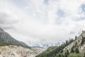 prados de fada nanga parbat bela paisagem vista para as montanhas foto