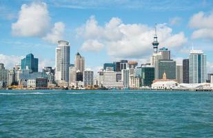 auckland a vista da cidade de velas da ilha de devonport, ilha norte, nova zelândia. foto