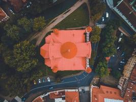 catedral ortodoxa de theotokos por drone em vilnius foto