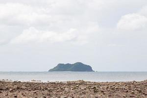 ilha e praia na tailândia foto