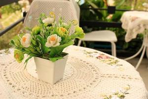 flores na mesa