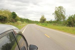 carro na estrada foto