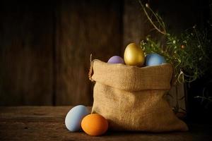 ovos de páscoa em uma sacola foto