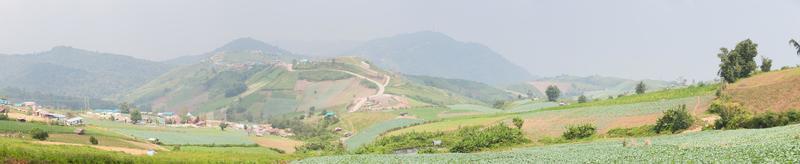 terras agrícolas na montanha foto