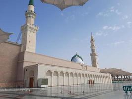 bela vista diurna de masjid al nabawi, medina, arábia saudita. foto