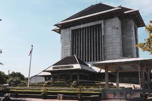 semarang, indonésia, dezembro de 2022. edifício de escritórios do banco indonésia jl. imam bardjo sh no.4, pleburan, kec. sul de semarang, cidade de semarang foto