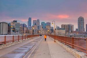 horizonte da cidade de minneapolis paisagem urbana de minnesota nos eua foto