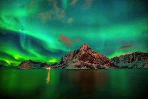 bela paisagem natural de lofoten na noruega foto