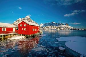 bela paisagem natural de lofoten na noruega foto