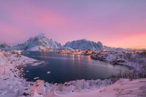 bela paisagem natural de lofoten na noruega foto