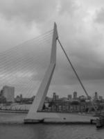 a cidade de rotterdam na holanda foto