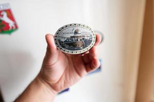 jerusalém, ímã de geladeira de lembrança de israel na mão. foto