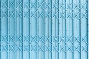 padrão de textura de porta de aço azul antigo ou fundo de porta de aço com metal enferrujado. vintage retrô grunge de porta de aço para design foto